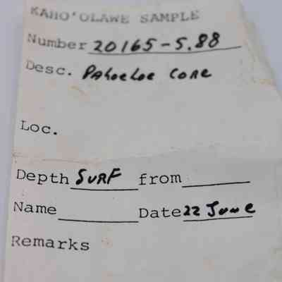 Artifact slip for a pāhoehoe (smooth lava) core: The image shows an artifact slip labeled "Kaho'olawe Sample," documenting a "Pahoehoe core" sample with number 20165-5.88
