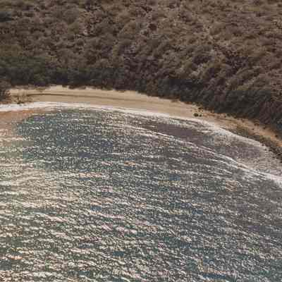 Aerial view of Ki'i with surrounding ledges