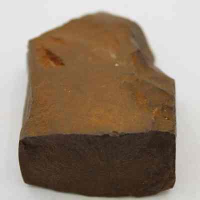 Lengthwise view of basalt adze fragment: Originalsize: 6.84 cm (l); Original format: Artifact; Resolution: 200 dpi