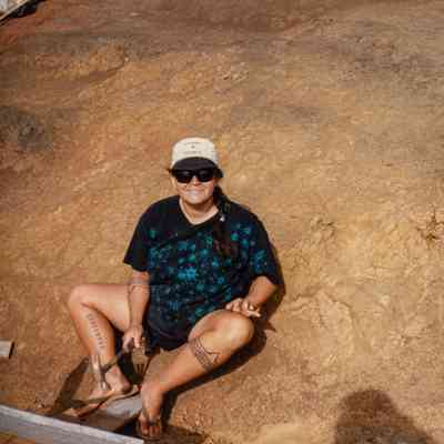 Kalei Tsuha (Nu'uhiwa) sitting on hardpan