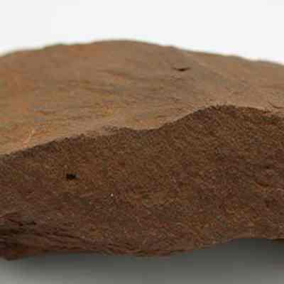 Profile of subtriangular adze preform: Origsize: 9 cm (L) x 6 cm (W); Origformat: Artifact; Resolution: 200 dpi