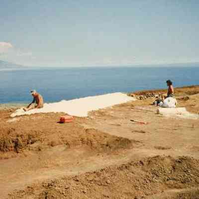 Kāne (men) sitting on hardpan terrain