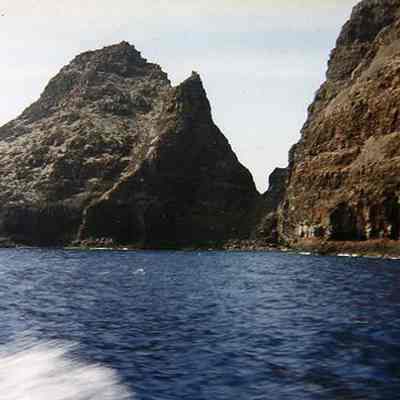 Profile of 'Ale'ale with part of southern coast of Kaho'olawe