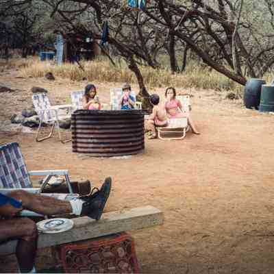 Keiki (children) sitting near makeshift grill
