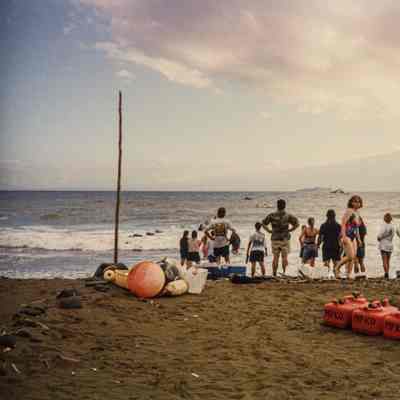 People waiting on Hakioawa Beach for cargo on tow line