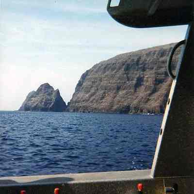 'Ale'ale with part of southern coast of Kaho'olawe from Hakilo