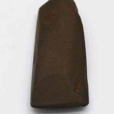 Lengthwise view of small adze from top: Original size: 4.5 cm (L); Original format: Artifact; Resolution: 200 dpi