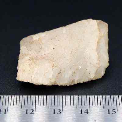 Closeup profile of quart/quartzite: Origsize: 3.5 cm (l) x 1.75 cm; Origformat: Artifact; Resolution: 200 dpi