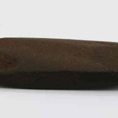 Profile of small adze: Original size: 4.5 cm (L); Original format: Artifact; Resolution: 200 dpi