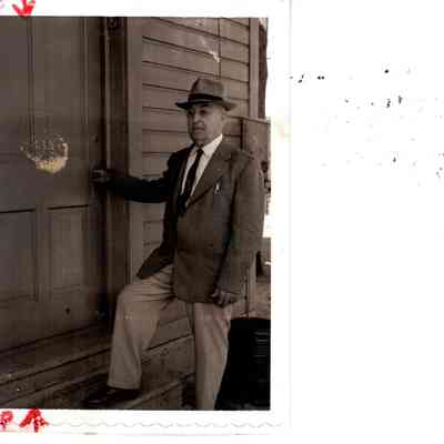 Burgin Station Agent J.P. Holtzclaw leaving the depot (Oct 1958)