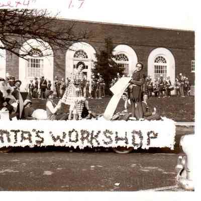 Harrodsburg Elementary School Float