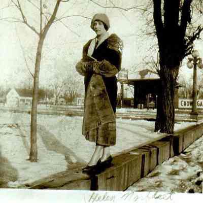 Helen Norfleet in front of Alexandria Sutfield House