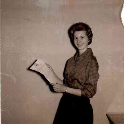 Brenda Blacketer wins the 1962 Betty Crocker American Homemaker of Tomorrow Award (Feb 1962)