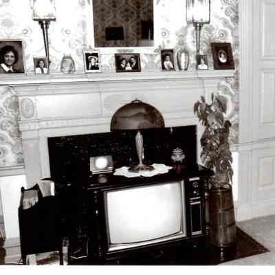 Historic Mantle