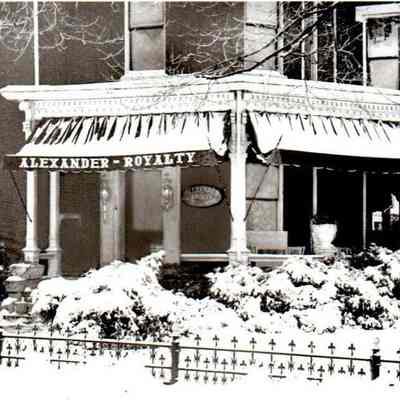 Alexander & Royalty Funeral Home in Winter 3
