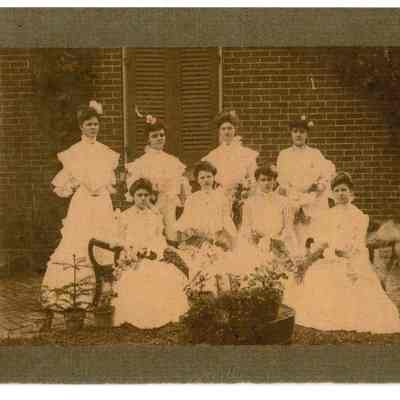 Beaumont Inn Students