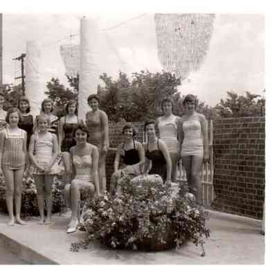 Style Show at Beaumont Inn Swimming pool. Featured in the back row (L to R) are Patsy Lou Walter, Linda Gayle Jones, Mimi McGee, Polly Cherry, Jean Squifflet, Leonna Russell, and Nicki Sims. On the front row are Julie Dean, Christine Wickliffe, Ann Harriett Freeman, Jane Sullivan, and Jamie Moore.