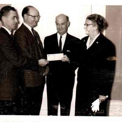 Harrodsburg Lions Club Donate to Hospital