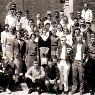 1959 MCHS Senior Class. Pictured on the front row (L to R) are Jerry Sanders, Jimmy Howell, Mike Ragland, Norman Tatum, Robert Warner, and Tommy Wiley. 2nd Row: Linda Jones, Jenny Lou Evans, Betty Patrick, Suzanne Pelsor, Elizabeth McGee, Robert Dunning, and Tommy Devine. 3rd Row: Lynda McGee, Ruth Curtsinger, and Nancy Bruner. 4th row: Donna Yeaste, Jane Black, Linda Phillips, Ann Robinson, and Barbara Davis. 5th row: Howard Smith, Mary Agnes Royalty, Phyllis Murphy, Bonnie Cowan, John Grigsby, and Bobby Stratton. Back row: Tony Gray, Robert Woolums, Prin William Smart, Tony Votaw, John Jordan, Bobby Bishop, Mike Conover, Jeff Middaugh, and Billy Jenkins.