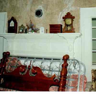 Bell-Armstrong House Mantle