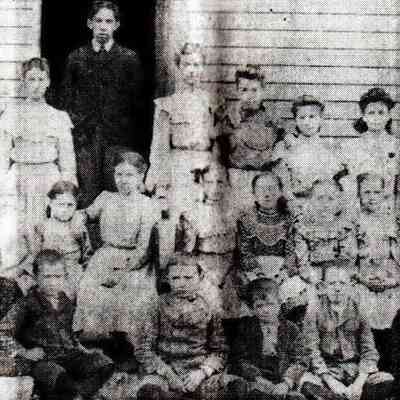 Taken in 1906. The student pictured are (front row, l to r) Othar Royalty, Fred Durr, Enoch Royalty, L.C. (Budgie) Pinkston, Ralph Royalty, Wade Durr, and Vilas Darland. On the second row and fourth from the left is Beaulah Robinson, Sixth from the left is Wavie Durr, and second from the right is Bertha Durr. The backrow includes the teacher Mr. Johns and (on the extreme right) is Raymond Leonard.