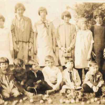 The fifth child from the left in the front row is Zelma Demaree Cosby