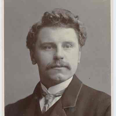 photograph, b&w - Portrait : Man