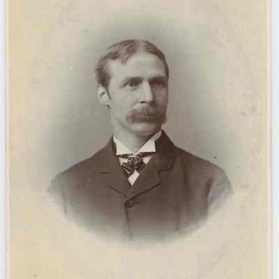photograph, b&w - Portrait : Man