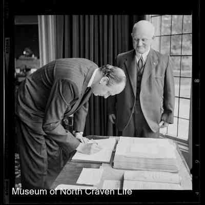negative, sheet film - Settle : Grant of Arms July 1965 (13 of 32)