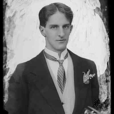 negative, glass plate - Young man in formal dress