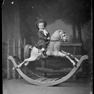 negative, glass plate - Portrait : Mr Carr's ? son on rocking horse