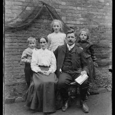 negative, glass plate - Portrait : Family group