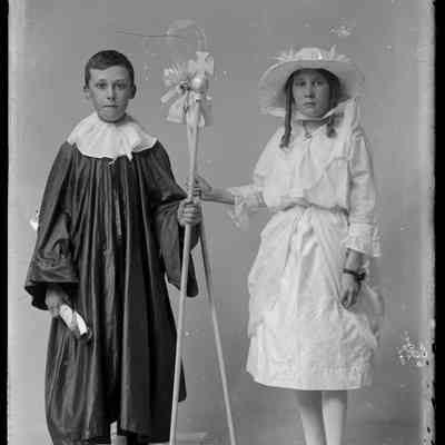 negative, glass plate - Portrait : Two children in fancy dress