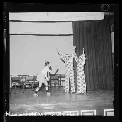 negative, sheet film - Stage drama : Prisoners
