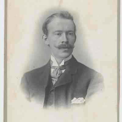 photograph, b&w - Portrait : Man