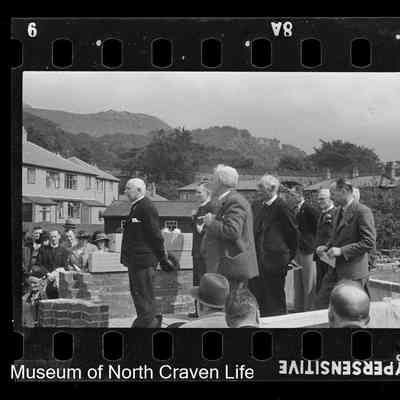 negative, roll film - Group portrait (strip of two)