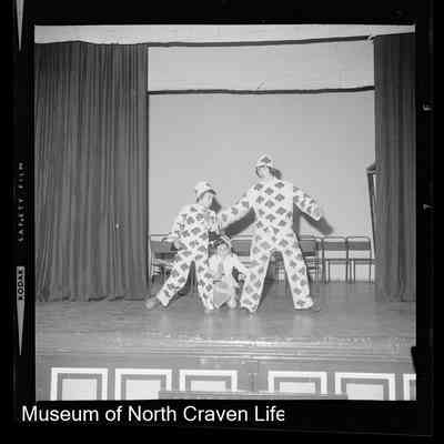 negative, sheet film - Stage drama : Prisoners