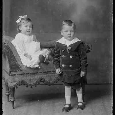 negative, glass plate - Portrait : Two young children