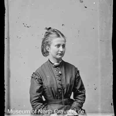 negative, glass plate - Portrait : Miss L. Geldard, Cappelside, 1871