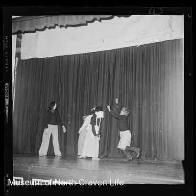 negative, sheet film - Stage drama : Four female performers