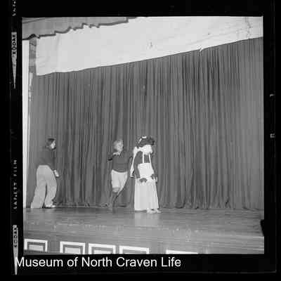 negative, sheet film - Stage drama : Four female performers