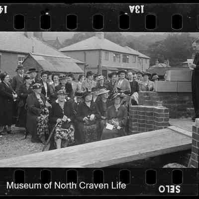 negative, roll film - Group portrait (strip of two)