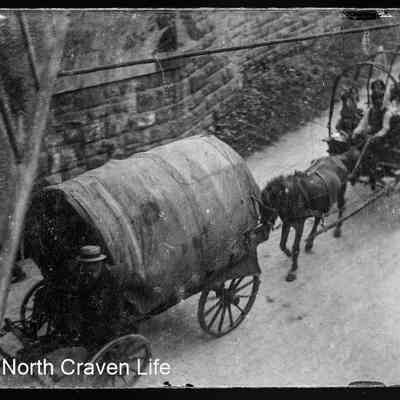 negative, glass plate - Horse-drawn wagon with pony and trap