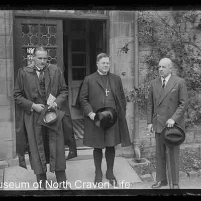 negative, glass plate - Portrait : Three men (an academic, a cleric and one other)