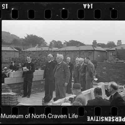 negative, roll film - Group portrait (strip of two)