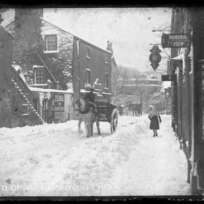 negative, glass plate - Street scene in deep snow with horse and cart