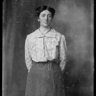 negative, glass plate - Portrait : Woman