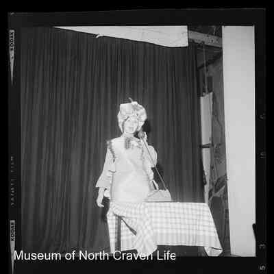 negative, sheet film - Stage drama : A young performer