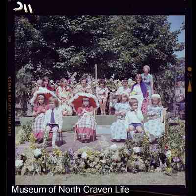 negative, sheet film - Portrait : Carnival Queen