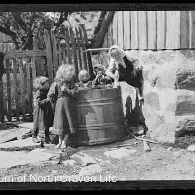 negative, sheet film - Portrait : Children at Tub